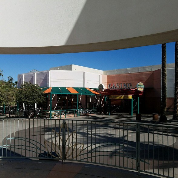 More Photos Of 4500 E Sunset Rd, Henderson General Retail For Lease