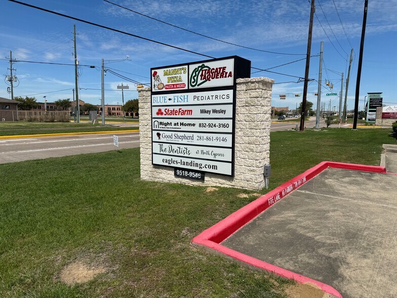 More Photos Of 9522 Huffmeister Rd, Houston Storefront Retail Office For Lease