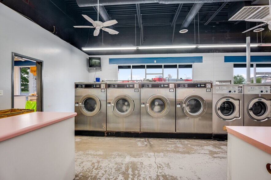 More Photos Of 4314 Henderson Dr, Jacksonville Freestanding For Sale