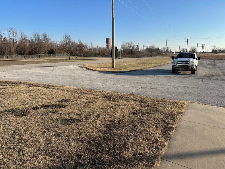 More Photos Of 2976 S 614 Rd, Quapaw Manufacturing For Sale