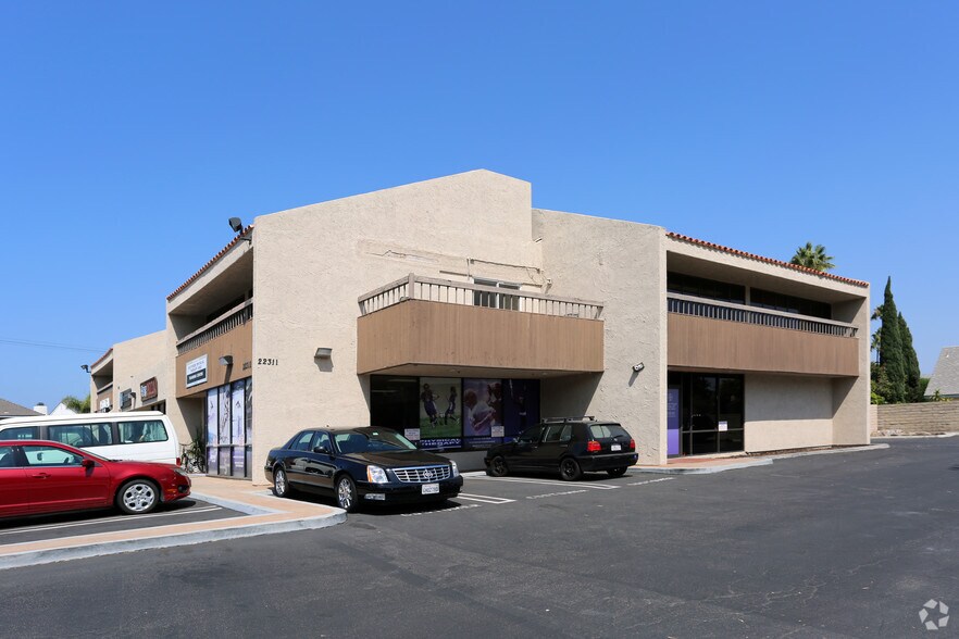 More Photos Of 22311 Brookhurst St, Huntington Beach General Retail For Lease
