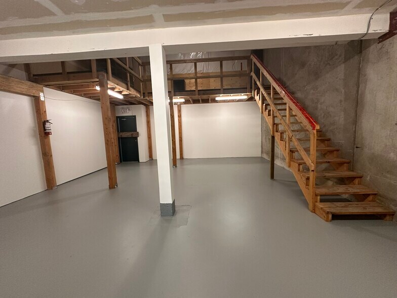 More Photos Of 1083 Kent Ave NE, Vancouver Light Manufacturing For Sale
