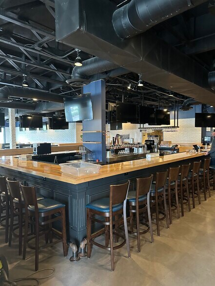 More Photos Of 4340 Main St, Mishawaka Restaurant For Sale