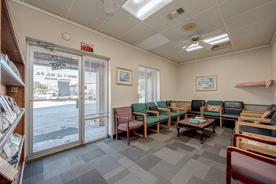 More Photos Of 1219 Farr St, Waller Office Residential For Sale