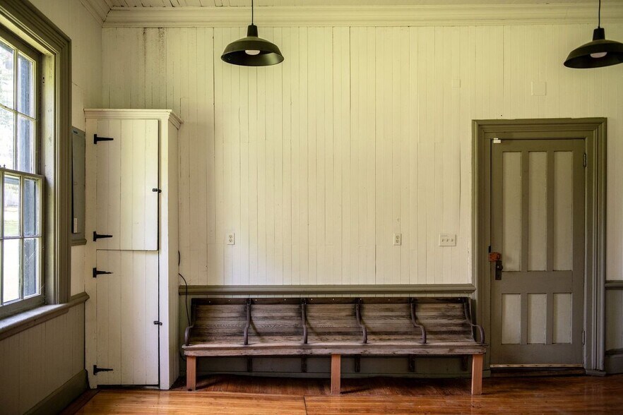 More Photos Of 33 Maple Ave, Claverack Flex For Sale