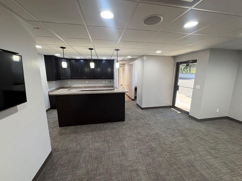 More Photos Of 937-949 Pioneer, Draper Office For Lease