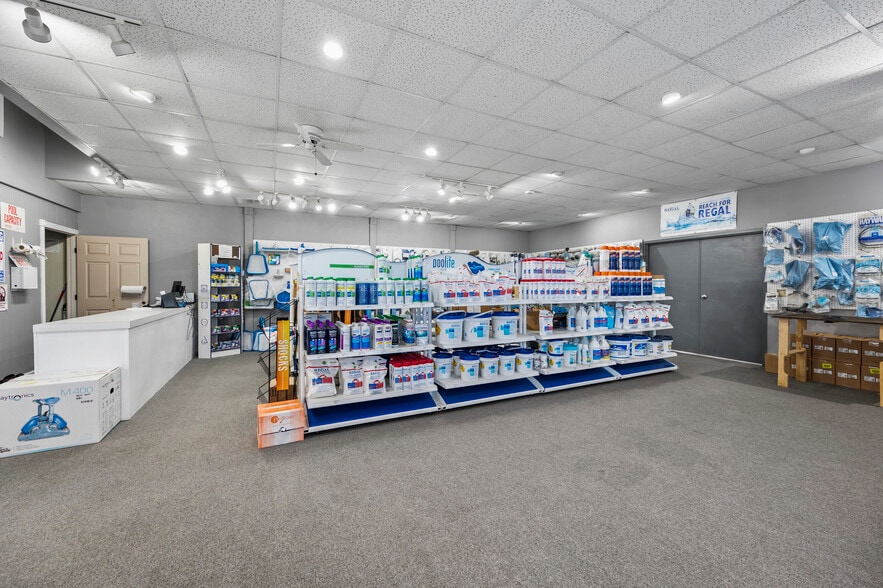More Photos Of 111 Angela Dr, King General Retail For Sale