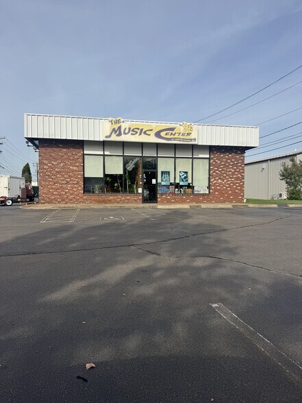 More Photos Of 473 Washington Ave, North Haven Freestanding For Lease