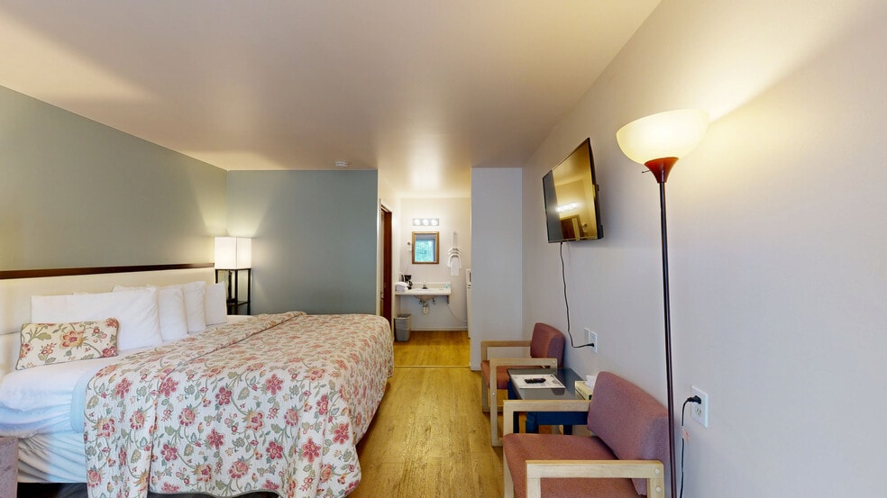 More Photos Of 910 River Rd, Wisconsin Dells Hotel For Sale