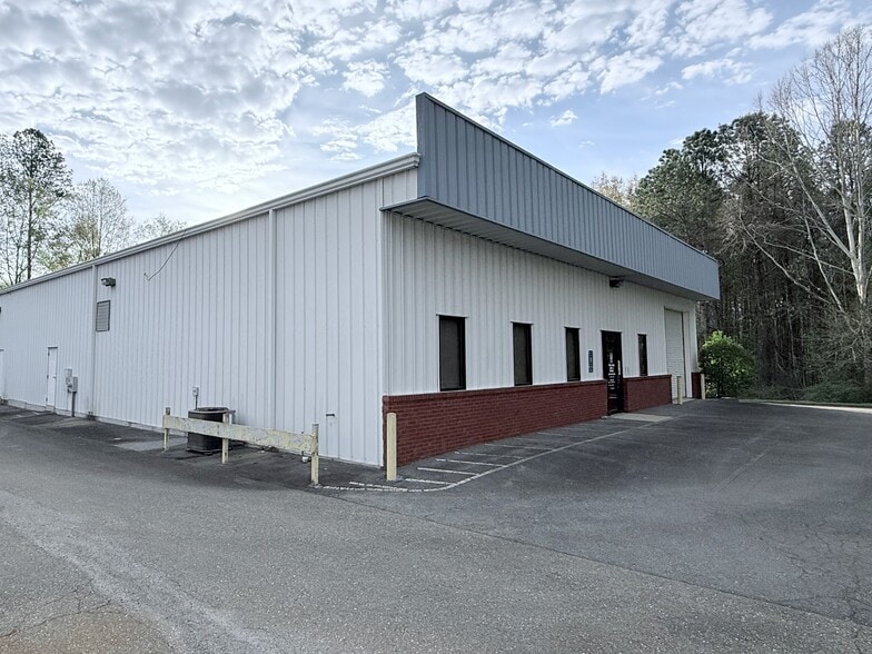 More Photos Of 100 Arnold Mill Way, Woodstock Light Distribution For Lease