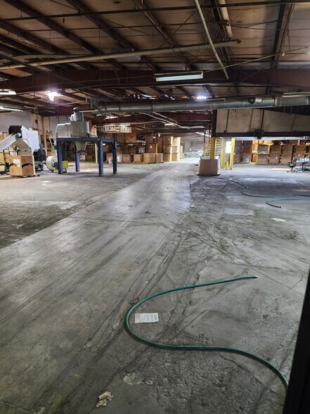 More Photos Of 712 Industrial Ln, Oneida Distribution For Sale