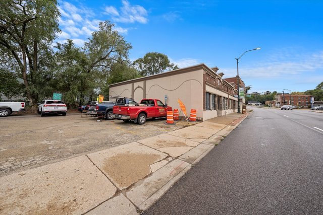 More Photos Of 358-368 W Jefferson St, Joliet General Retail For Sale