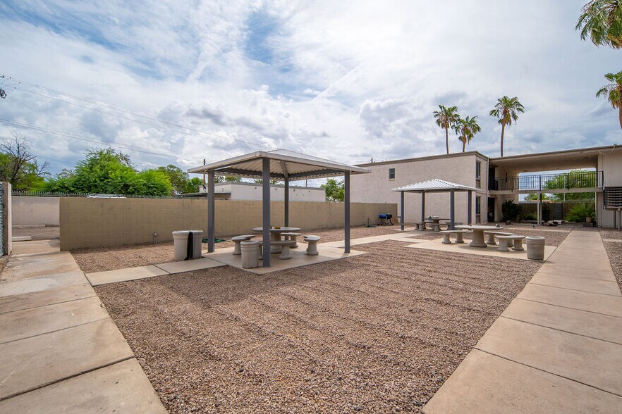 More Photos Of 2432 W Turney Ave, Phoenix Shelter For Sale
