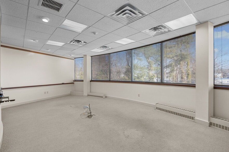 More Photos Of 667 Welsh Rd, Huntingdon Valley Loft Creative Space For Sale