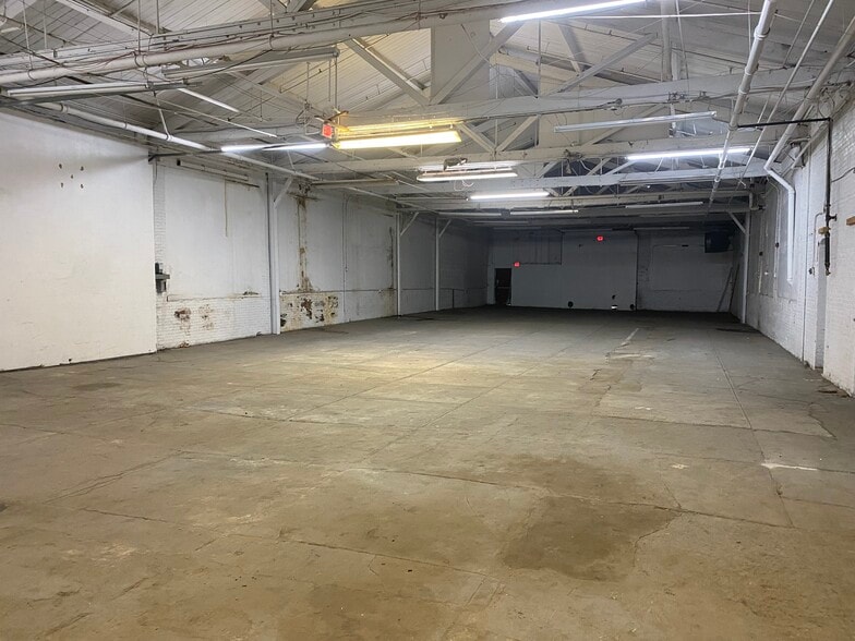 More Photos Of 803-815 E 27th St, Paterson Warehouse For Lease