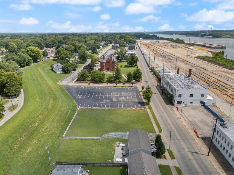 More Photos Of 1021 E Market St, Jeffersonville Land For Sale