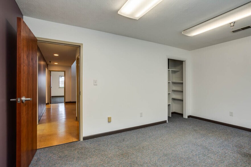 More Photos Of 1140 E Market St, Charlottesville Office For Lease