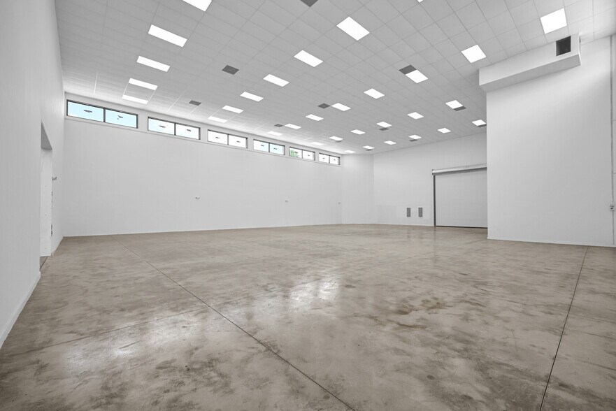 More Photos Of 210 NE 68th St, Miami Warehouse For Sale