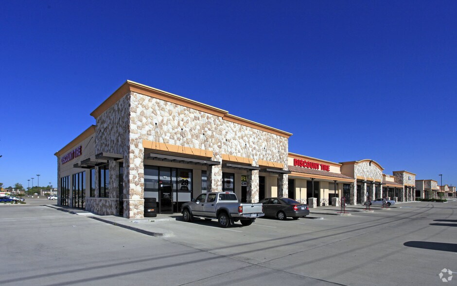 More Photos Of 9370-9380 W Sam Houston Pky S, Houston Unknown For Lease