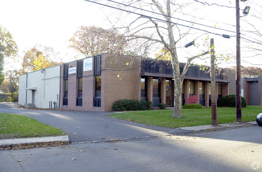 More Photos Of 1091 Bristol Rd, Mountainside Warehouse For Lease