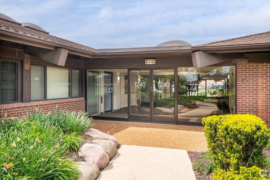 More Photos Of 1220-1280 Iroquois Ave, Naperville Unknown For Lease
