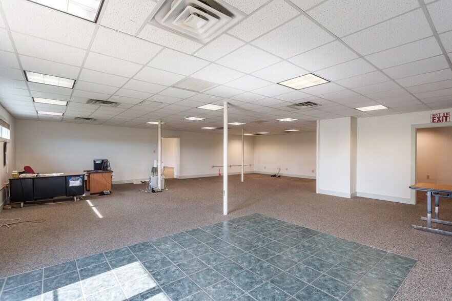 More Photos Of 13963 Timber Way, Timberville Office For Lease