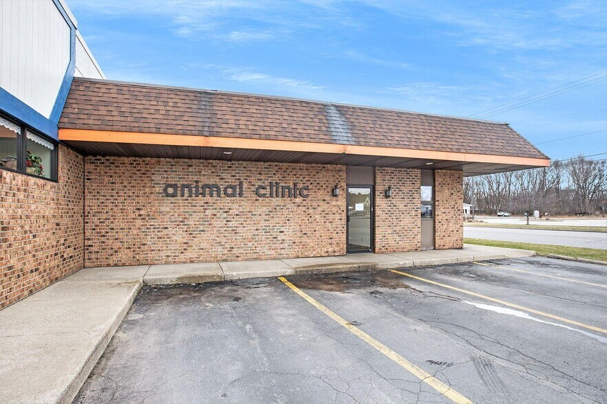 More Photos Of 2007 E Apple Ave, Muskegon Medical For Sale