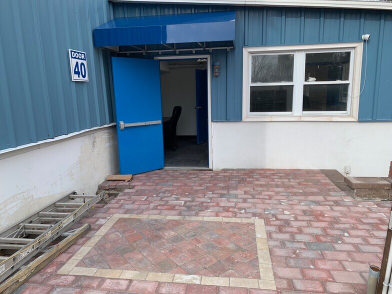 More Photos Of 1048-1050 Lower South St, Peekskill Manufacturing For Lease