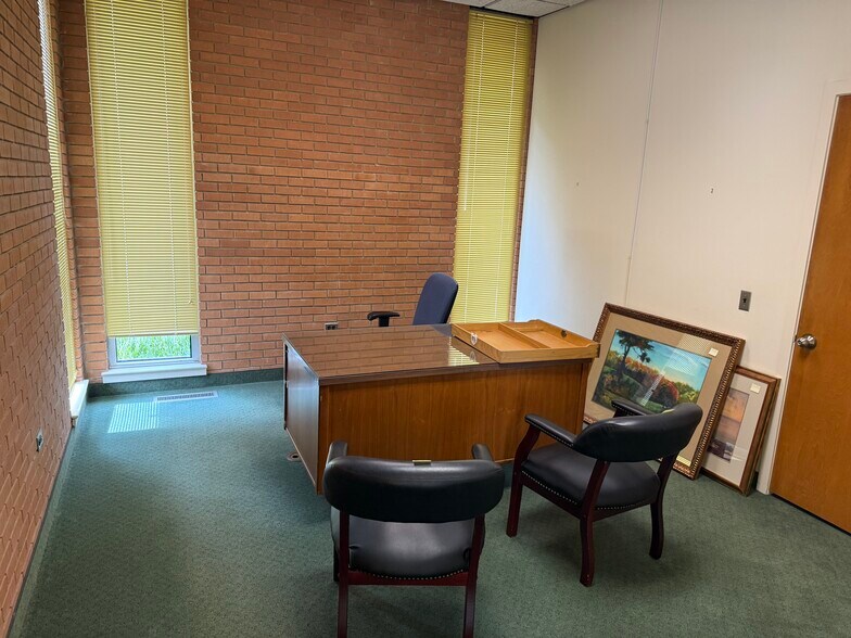More Photos Of 510 Plaza Blvd, Kinston Office For Lease