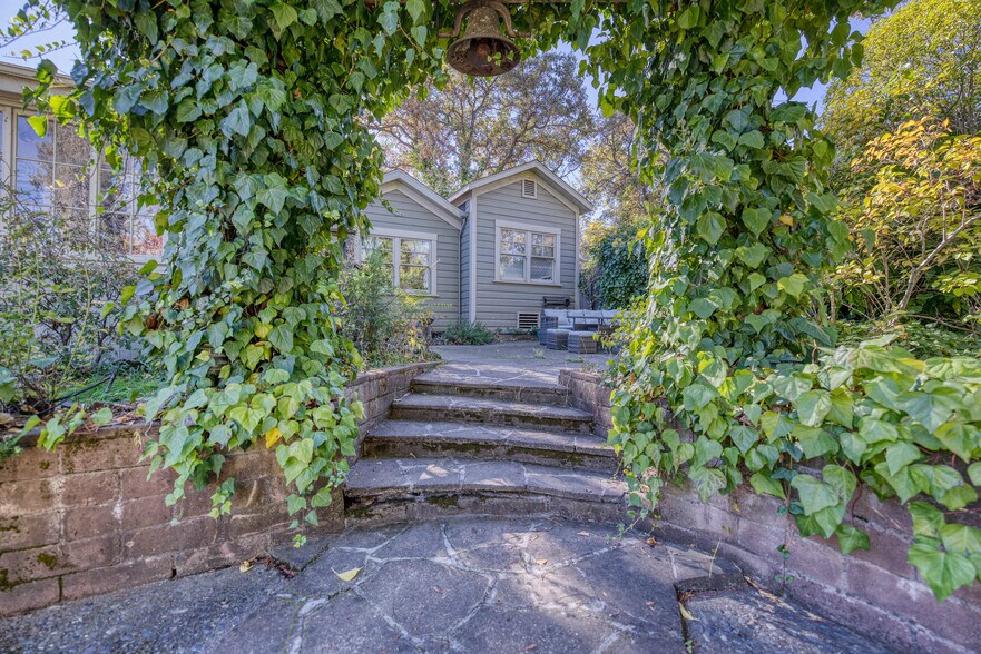 More Photos Of 825 N Forbes St, Lakeport Specialty For Sale