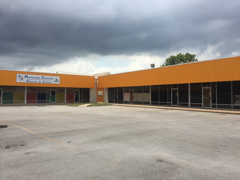 Primary Photo Of 10100 Kleckley Dr, Houston Storefront For Lease