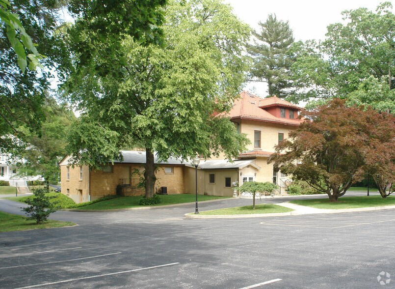 More Photos Of 110 Fulton Ave, Poughkeepsie Funeral Home For Sale