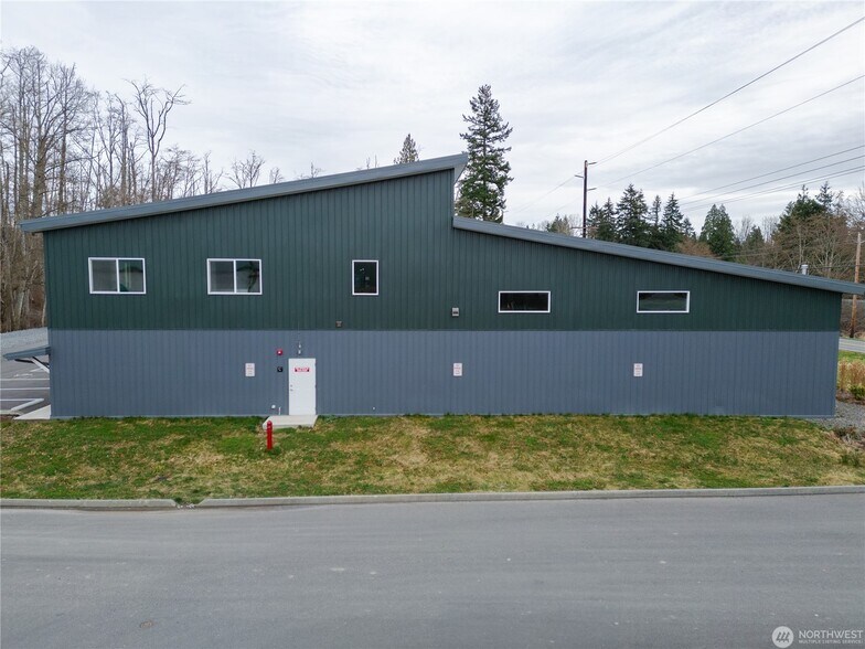 More Photos Of 2900 Peace Portal Dr, Blaine Distribution For Lease