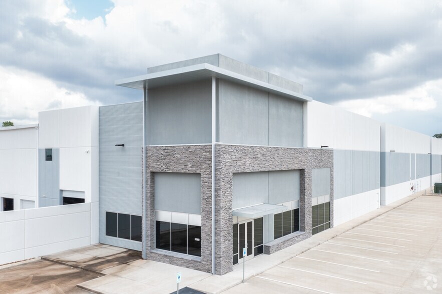 More Photos Of 18870 Eastex Fwy N, Humble Unknown For Lease
