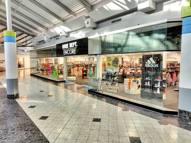 More Photos Of 2922-2930 Watson Blvd, Centerville Storefront For Sale