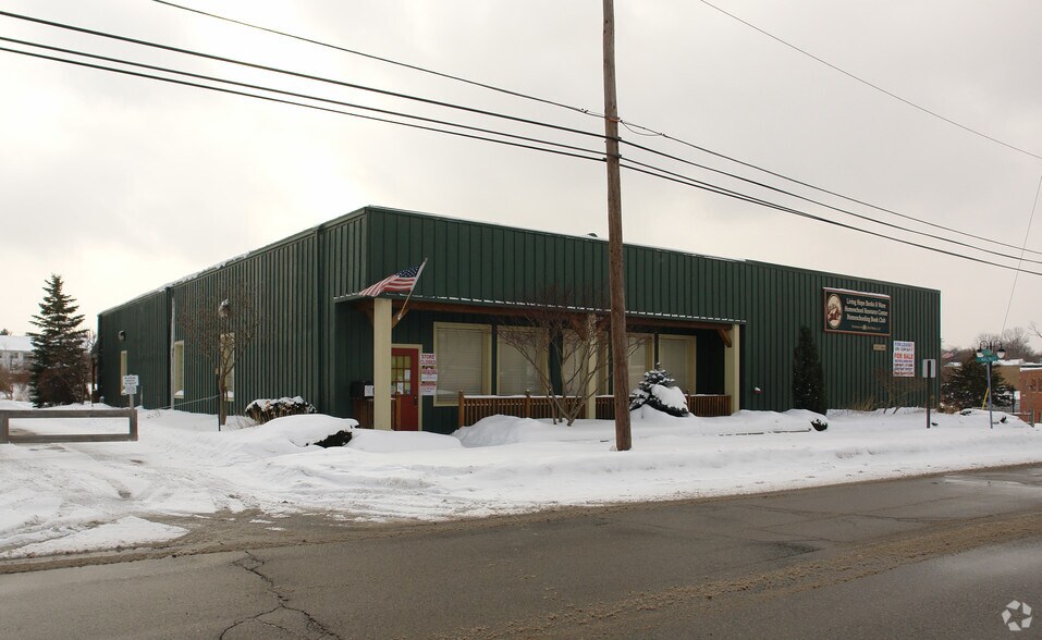 More Photos Of 112 E Ellen St, Fenton Freestanding For Lease