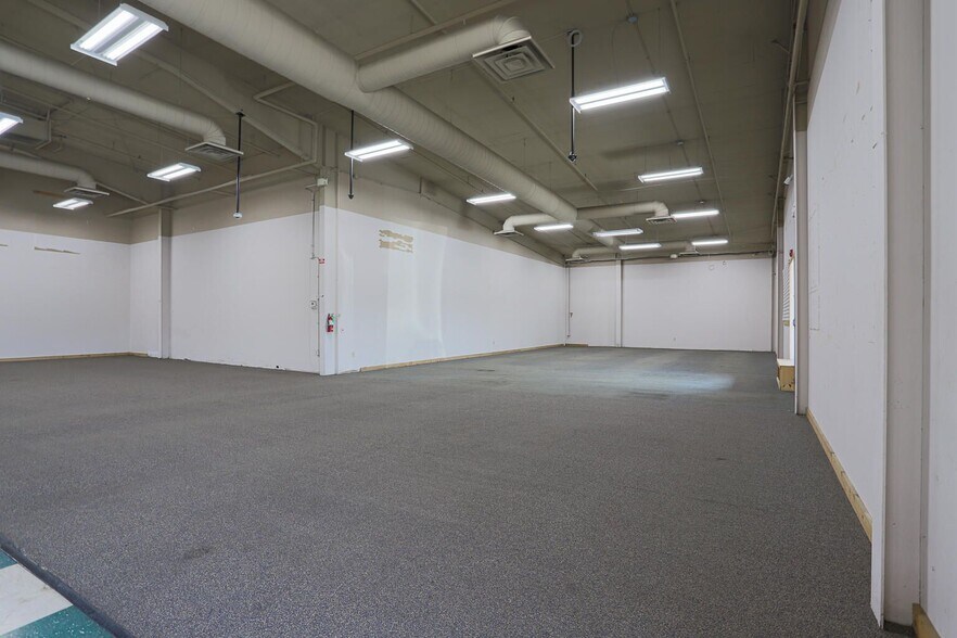 More Photos Of 4040 S Expressway, Council Bluffs Convenience Store For Lease
