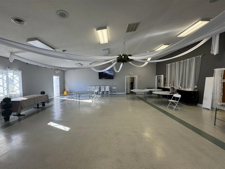 More Photos Of 115 Quarry Rd, Auburn Restaurant For Sale