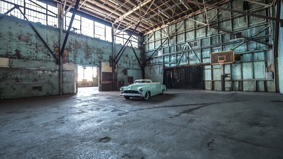 More Photos Of 6000 Avalon Blvd, Los Angeles Warehouse For Lease