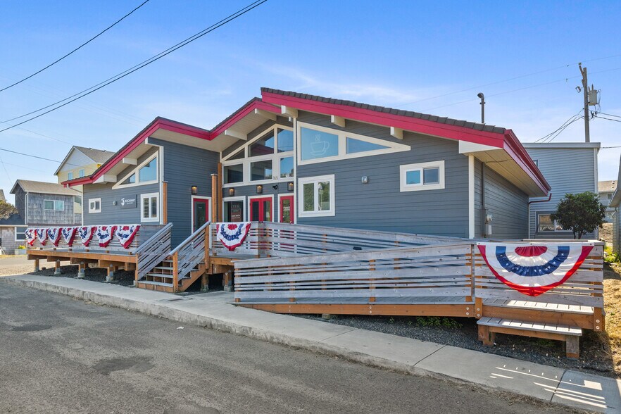 More Photos Of 165 S Miller St, Rockaway Beach Flex For Sale