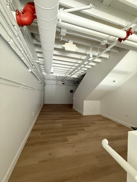 More Photos Of 921 Crocker St, Los Angeles Storefront Retail Office For Sale