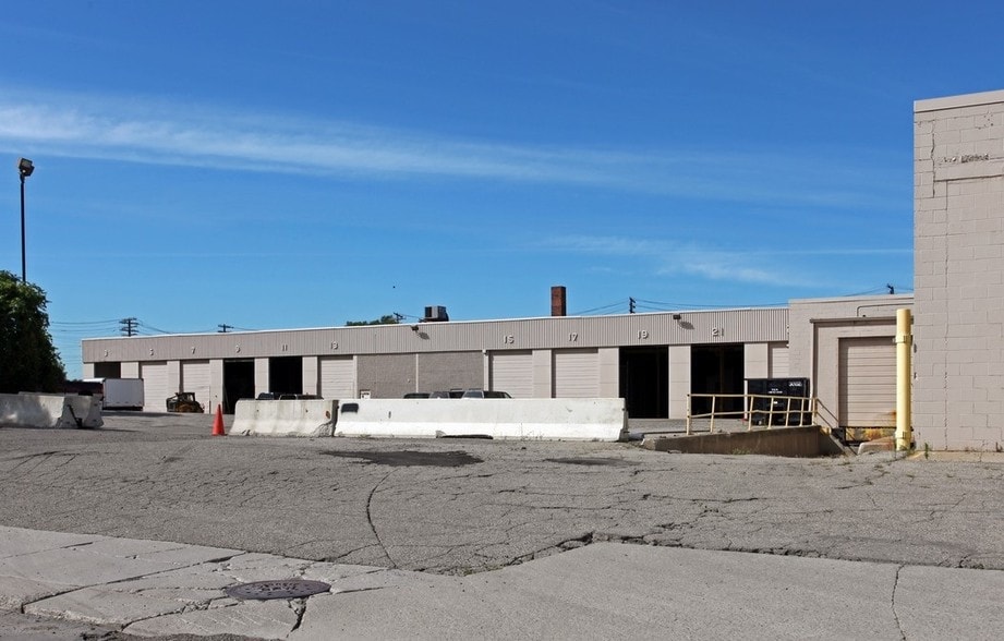 More Photos Of 2760 W Warren Ave, Detroit Warehouse For Lease