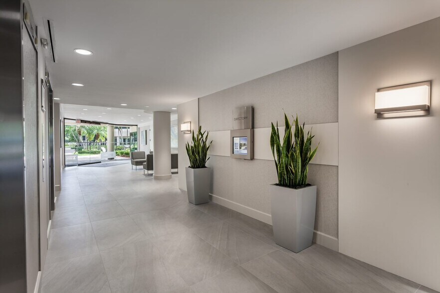 More Photos Of 3440 Hollywood Blvd, Hollywood Unknown For Lease