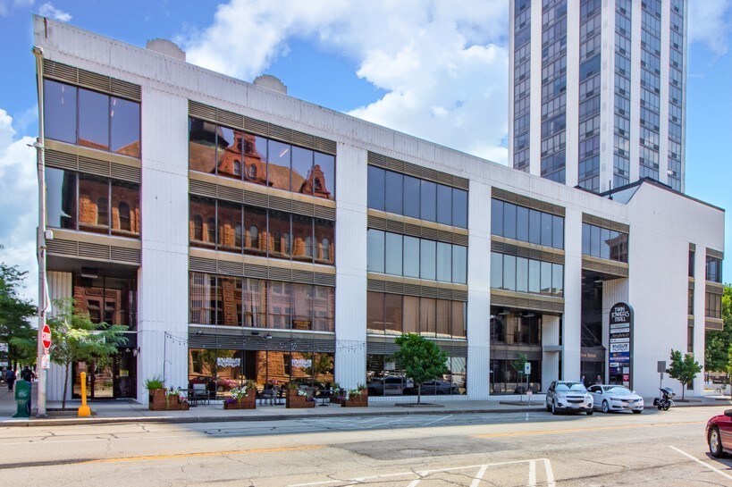 More Photos Of 456 Fulton St, Peoria Office For Sale