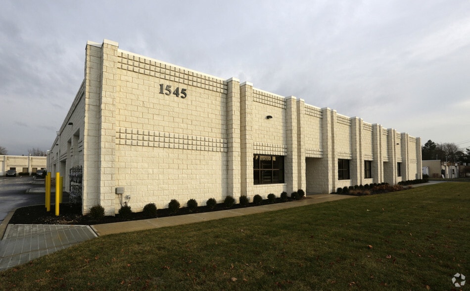 More Photos Of 1545 Ocean Ave, Bohemia Warehouse For Lease