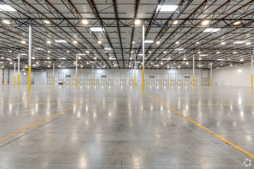 More Photos Of 7580 Cherry Ave, Fontana Warehouse For Lease