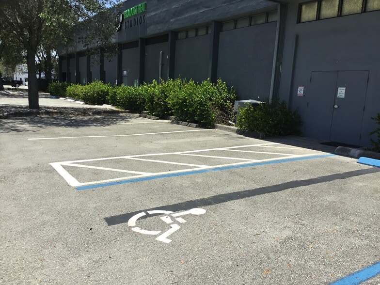 More Photos Of 551 S Dixie Hwy E, Pompano Beach Warehouse For Lease
