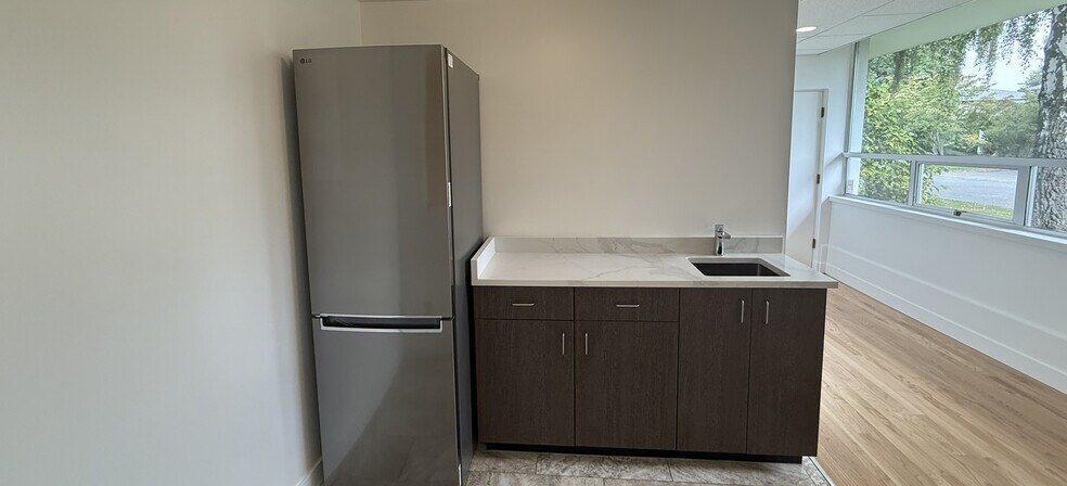 More Photos Of 2544 Dunlevy St, Victoria Office For Lease
