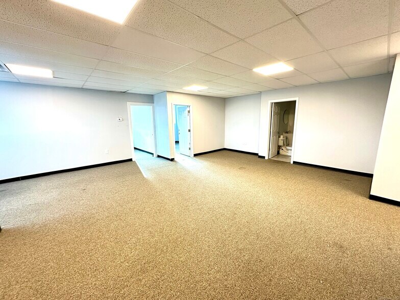 More Photos Of 590 Spring St, Windsor Locks Auto Repair For Sale