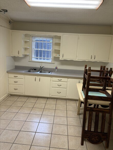 More Photos Of 116 Santa Fe Dr, Weatherford Office For Lease